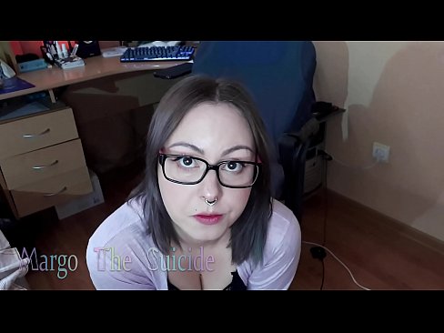 ❤️ 性感的眼镜女孩在镜头前深深地吸吮假阳具 ❤️❌  性爱