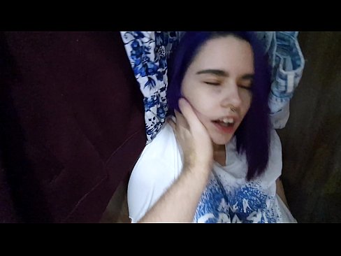 ❤️ 在衣柜里发现我的妹妹并帮助她射精 ❤️❌ 性爱